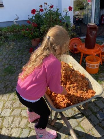 Der Trester wird abgefahren